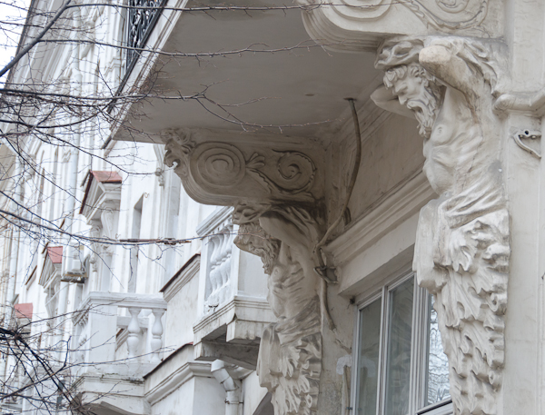 История зданий.  Живописная жемчужина Крыма