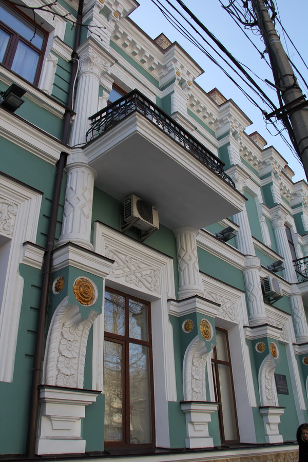 История зданий. Растительные мотивы симферопольских барельефов