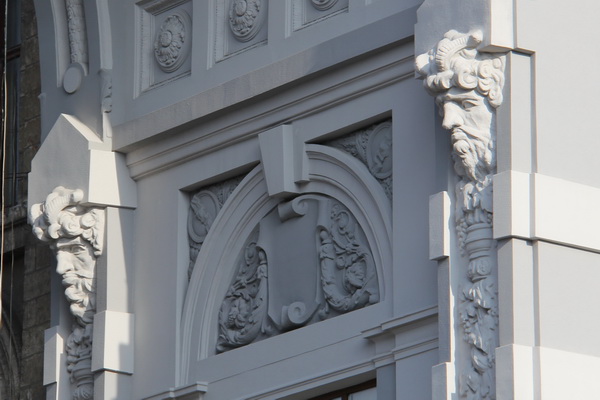 История зданий. Растительные мотивы симферопольских барельефов