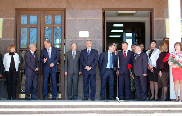 В Симферополе открыли памятник академику Вернадскому