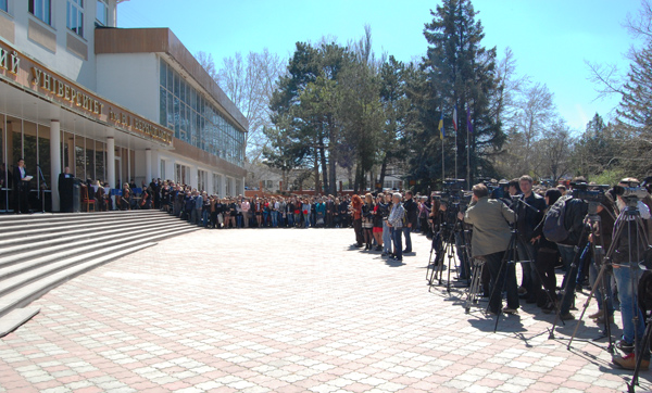 В Симферополе открыли памятник академику Вернадскому
