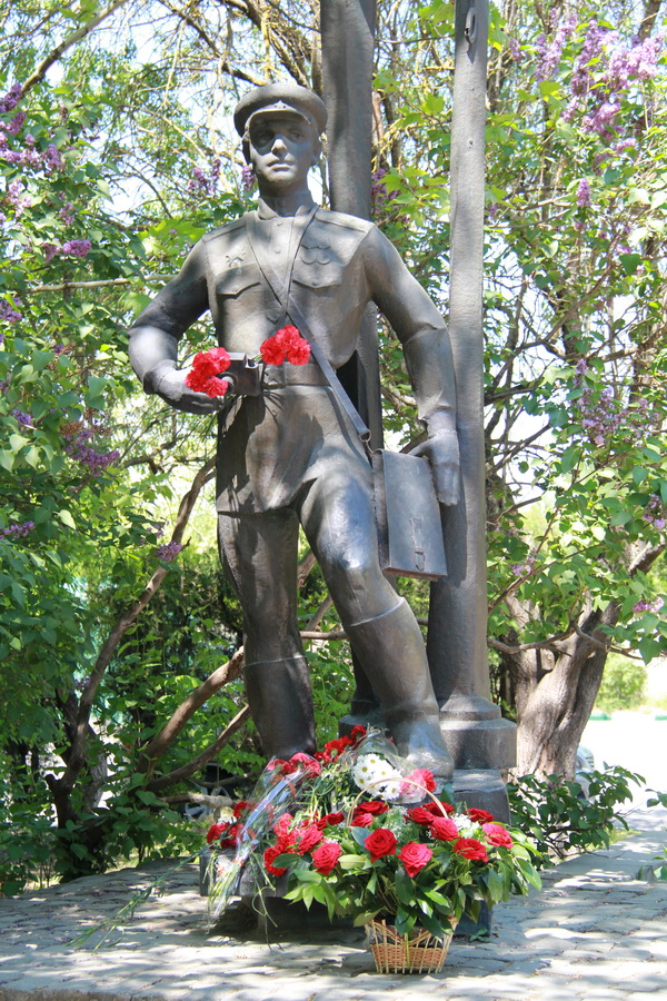 В Симферополе почтили память журналистов-фронтовиков