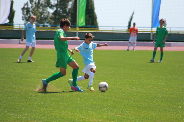 Президент открыл в «Артеке» реконструированный стадион