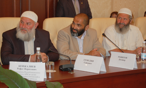 Премьер Крыма вручил разрешения на разработку земельных участков в Симферополе