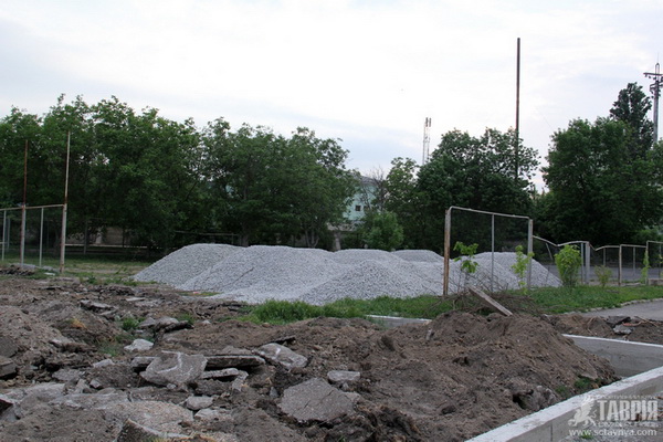В Симферополе начали строить новое футбольное поле