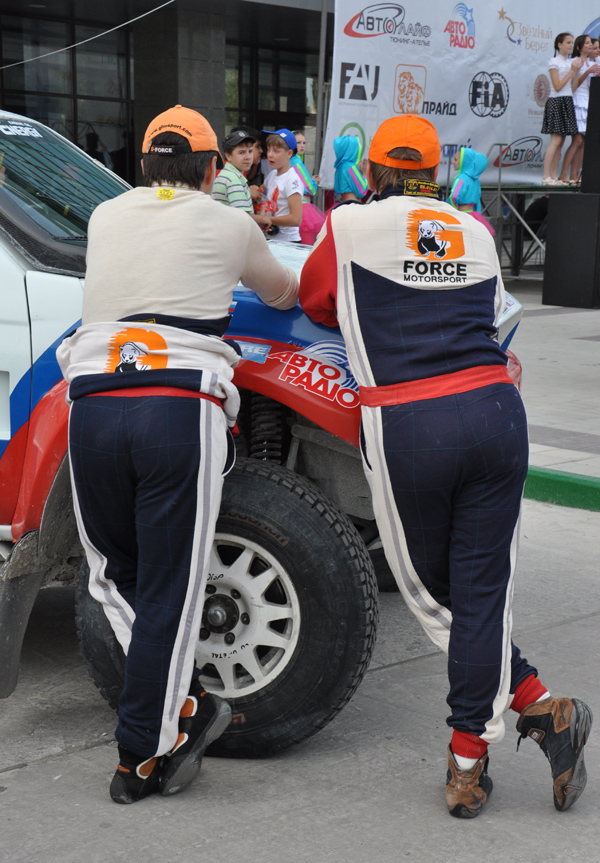 В Симферополе презентовали экипажи ралли-рейда «Крым»