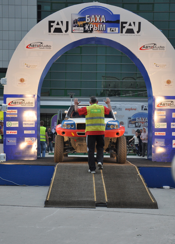 В Симферополе презентовали экипажи ралли-рейда «Крым»