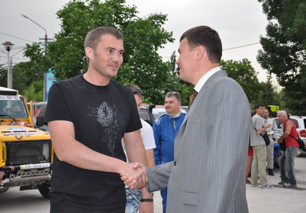 В Симферополе презентовали экипажи ралли-рейда «Крым»