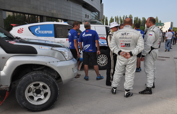 В Симферополе презентовали экипажи ралли-рейда «Крым»