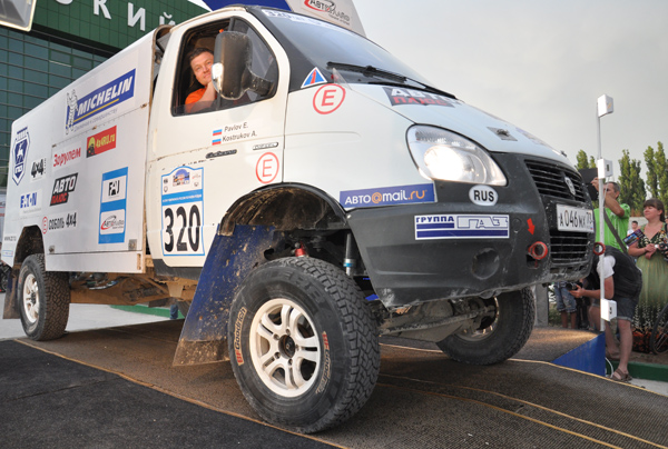 В Симферополе презентовали экипажи ралли-рейда «Крым»