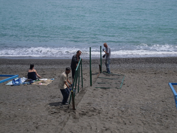 В Алуште создана комиссия по выявлению незаконных конструкций на пляжах