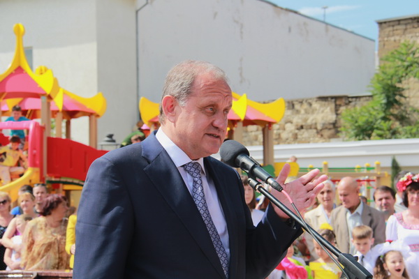 В Симферополе открыли сквер Республики