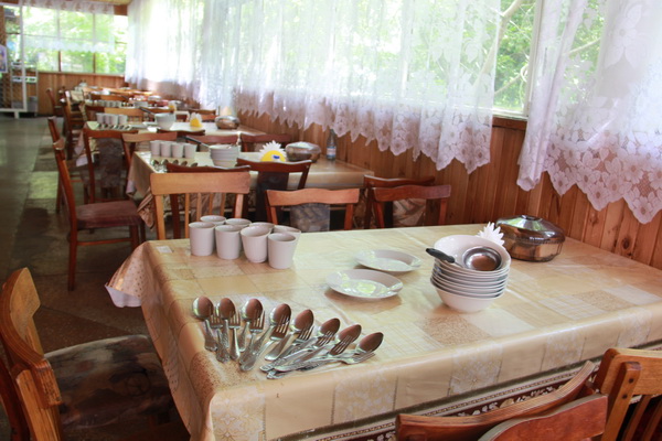 В алуштинском детском лагере «Берег» торжественно открыли смену