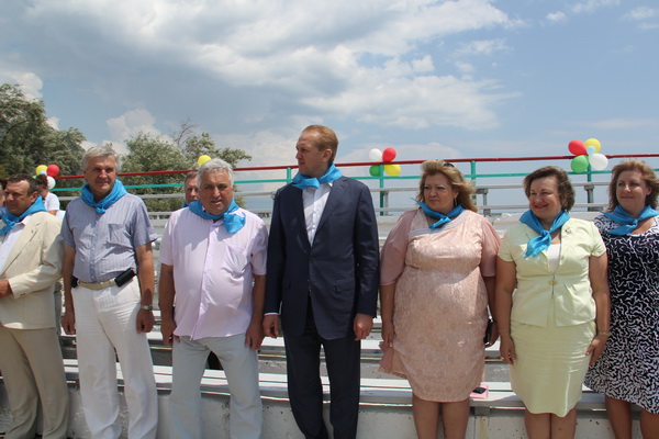 В алуштинском детском лагере «Берег» торжественно открыли смену