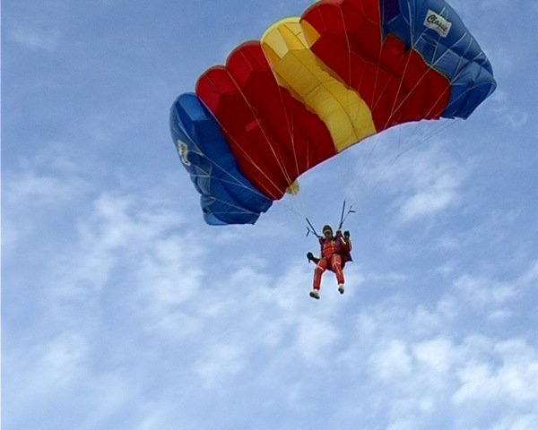 В Севастополе завершился фестиваль парашютистов