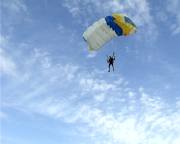 В Севастополе завершился фестиваль парашютистов