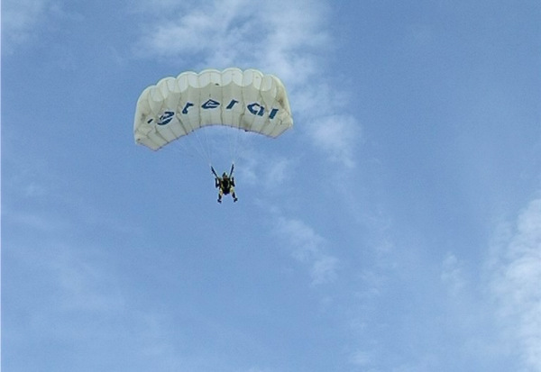 В Севастополе завершился фестиваль парашютистов