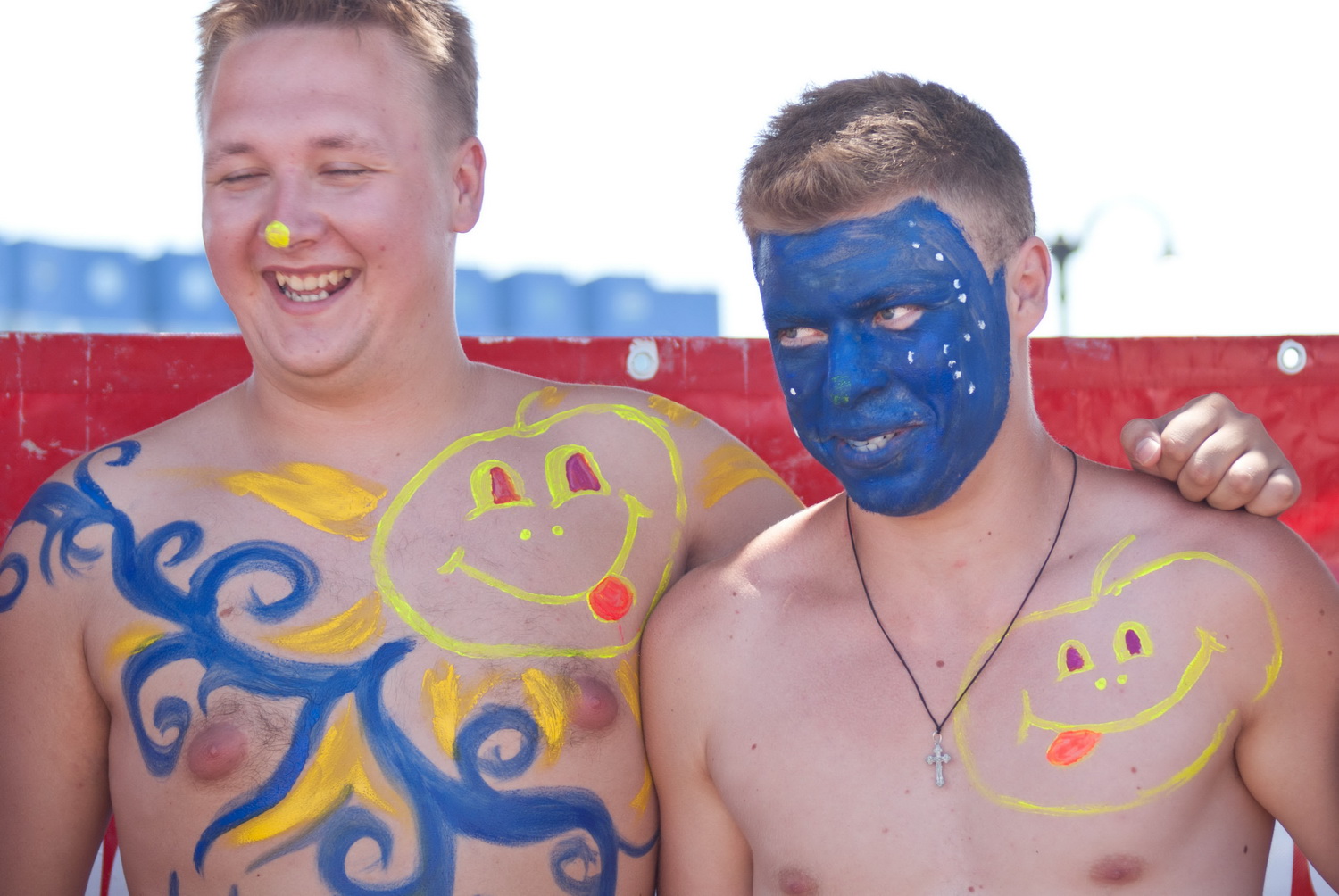 В севастопольских гонках на матрасах победили «Пикачу» и «Уши обезьяны»