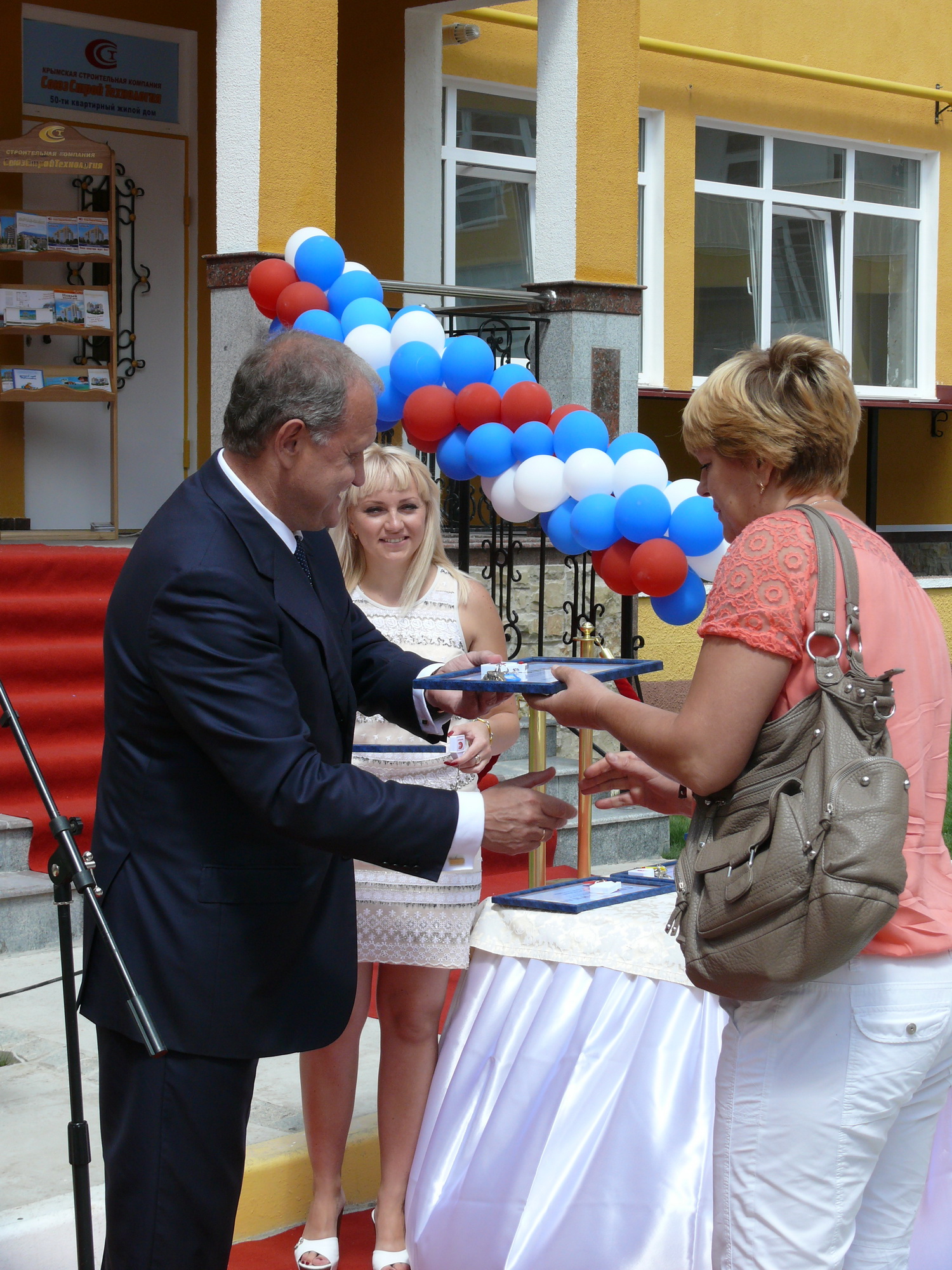 Премьер Крыма вручил ключи участникам программы «Доступное жилье»