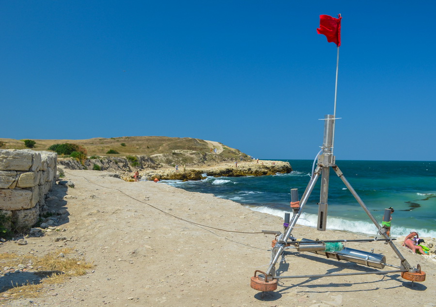 На Херсонесе проводят научные исследования берега