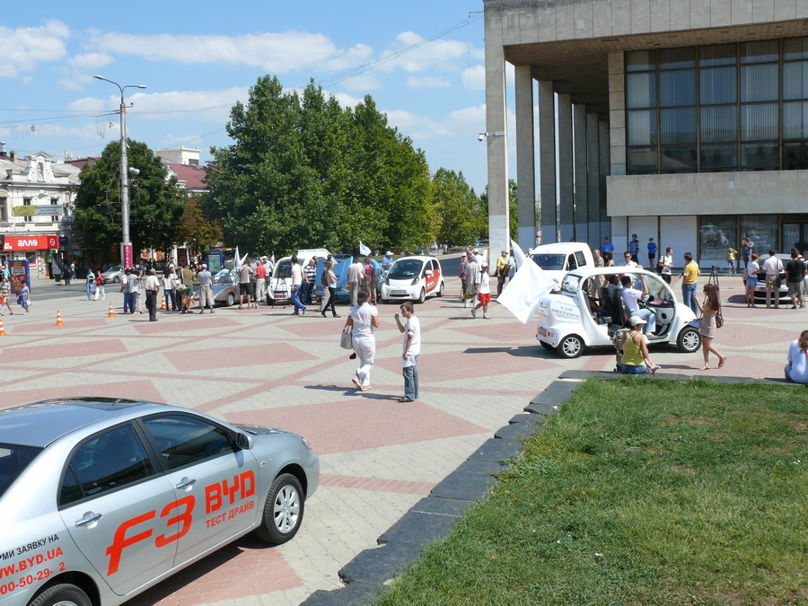 В Симферополь приехали необычные автомобили