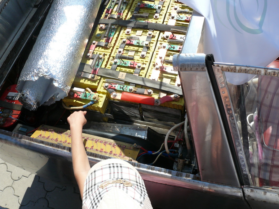 В Симферополь приехали необычные автомобили