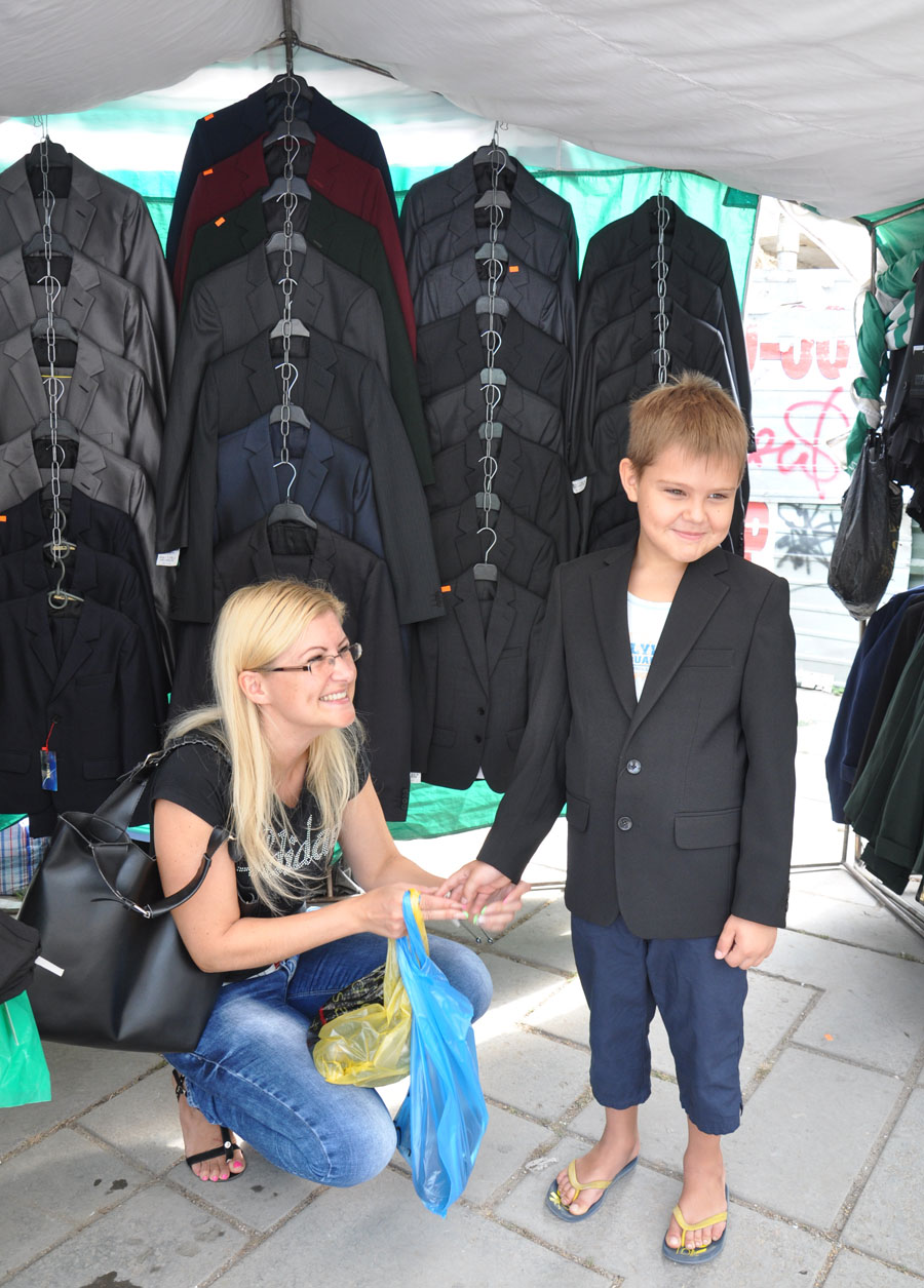 Крымский вице-премьер посетил школьный базар в Симферополе