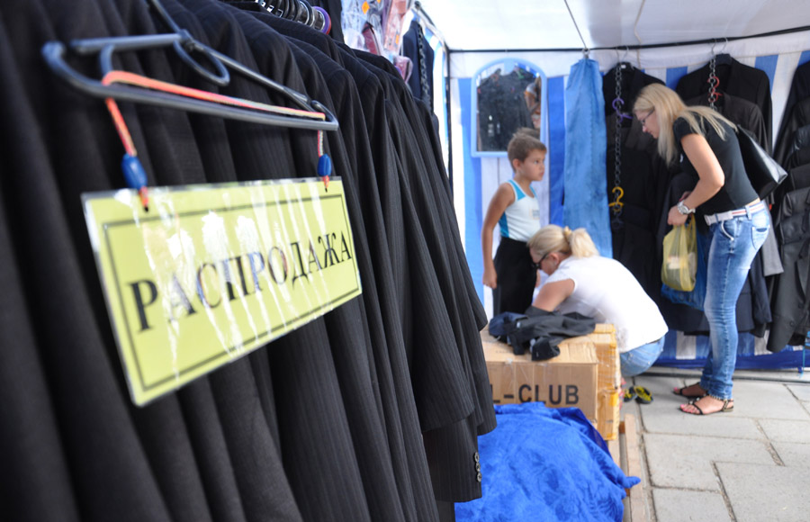 Крымский вице-премьер посетил школьный базар в Симферополе