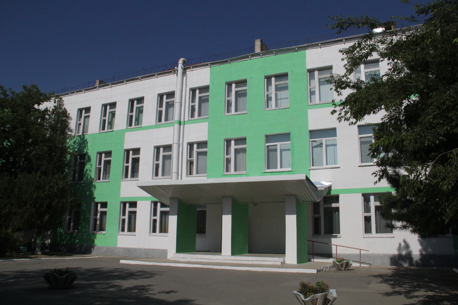 В симферопольском лицее отремонтировали кровлю и фасад