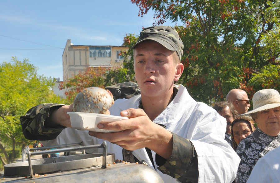 В Евпатории отметили 20-летие памятника воинам интернационалистам