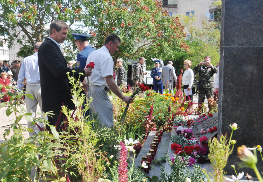 В Евпатории отметили 20-летие памятника воинам интернационалистам