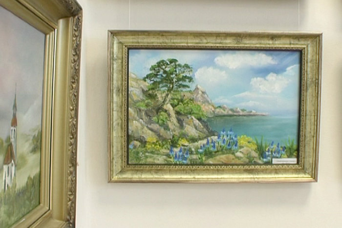 В Севастополе открылась выставка «Мир красок»