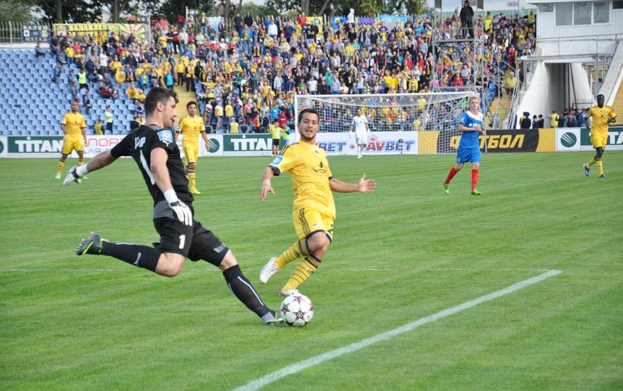 Харьковчане разгромили «Таврию» 