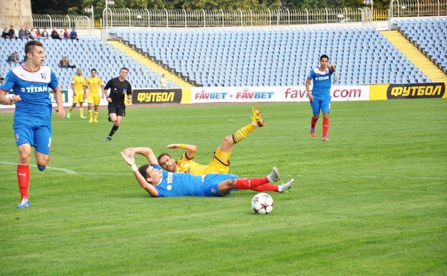 Харьковчане разгромили «Таврию» 