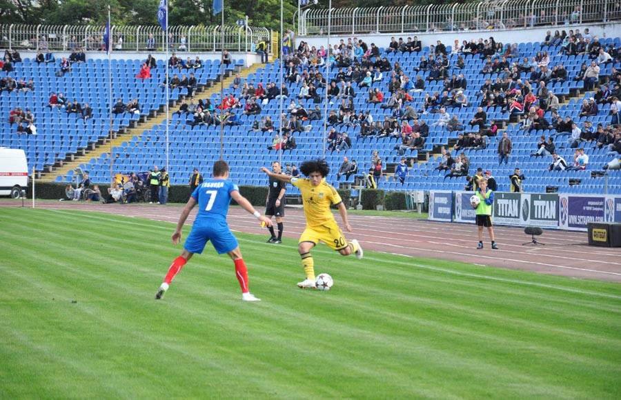 Харьковчане разгромили «Таврию» 