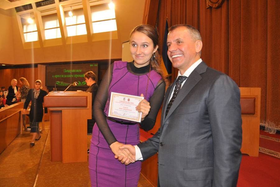 В Крыму 44 студента получили премии Верховной Рады АРК
