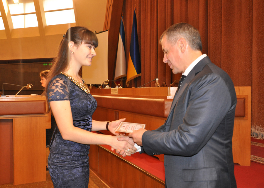 В Крыму 44 студента получили премии Верховной Рады АРК