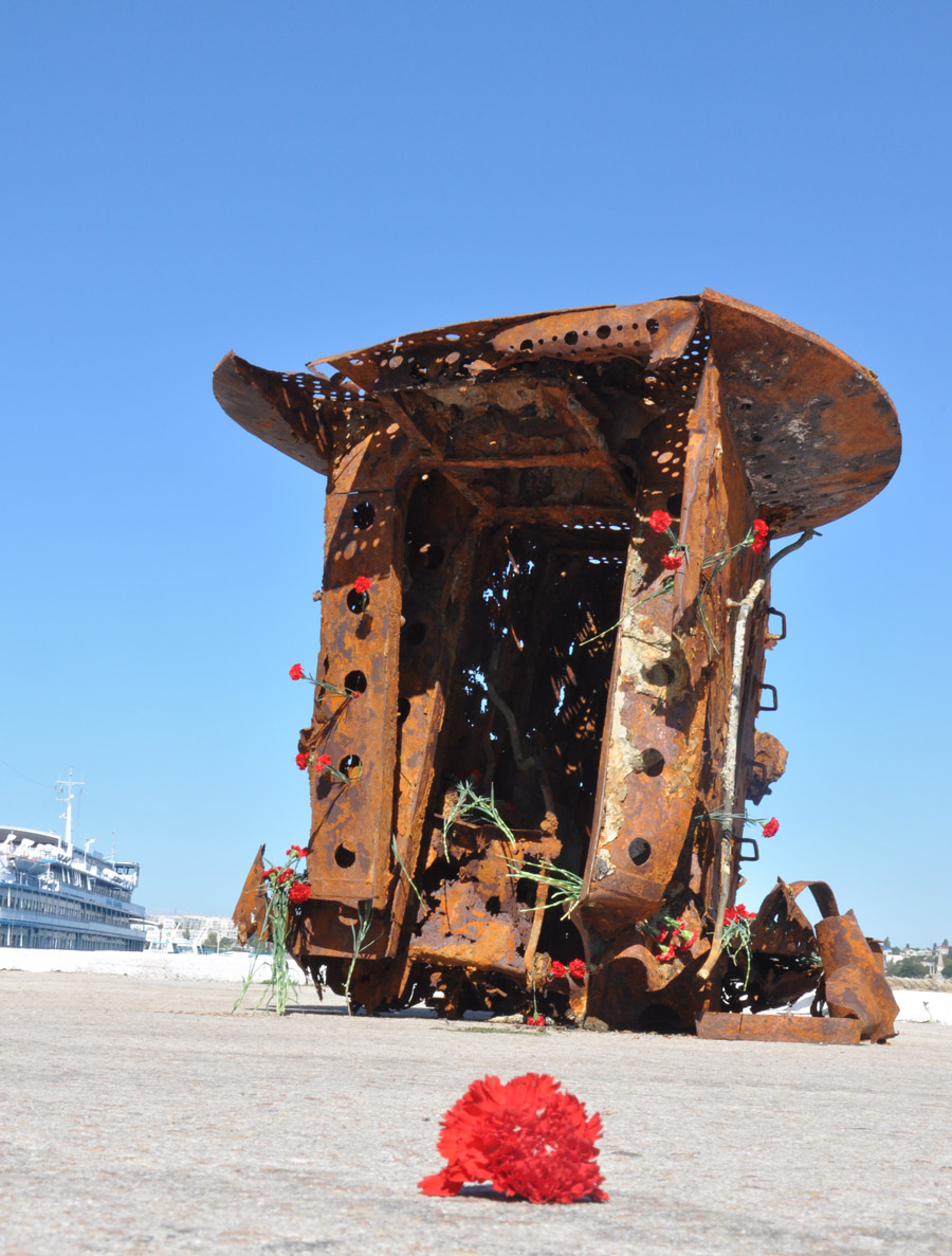 Черноморскому центру подводных исследований передали поднятые со дна орудия подлодки «Щ-216»