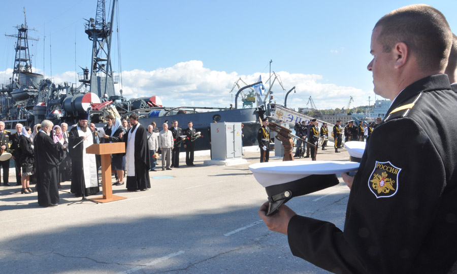 Черноморскому центру подводных исследований передали поднятые со дна орудия подлодки «Щ-216»