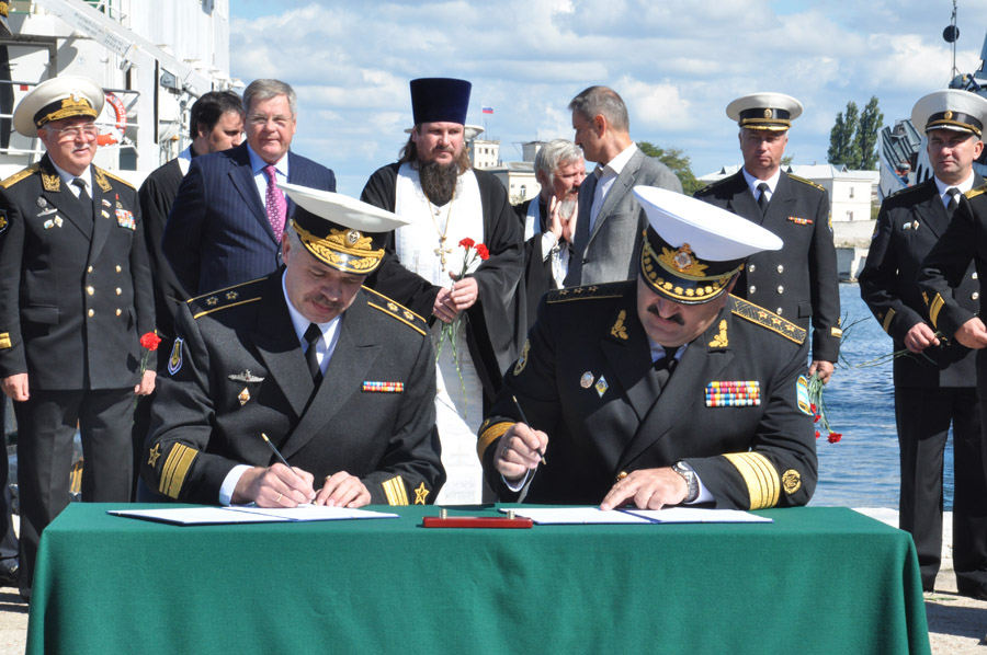 Черноморскому центру подводных исследований передали поднятые со дна орудия подлодки «Щ-216»