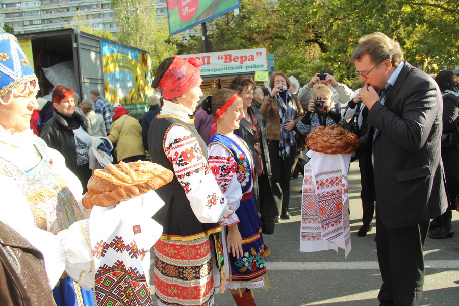 В Симферополе провели большую осеннюю ярмарку 