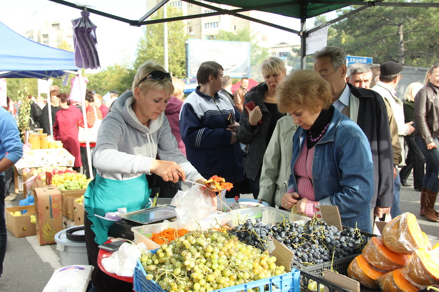 В Симферополе провели большую осеннюю ярмарку 