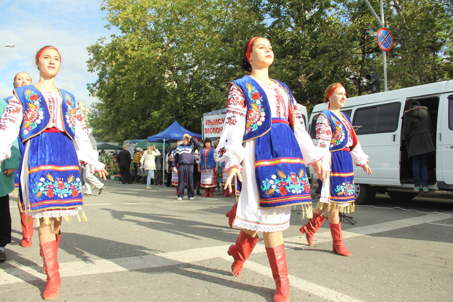 В Симферополе провели большую осеннюю ярмарку 