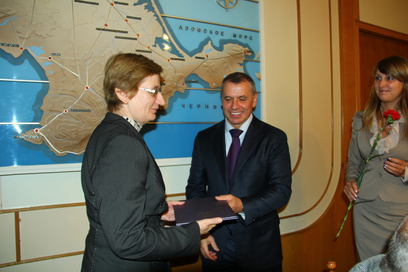 В крымском парламенте поздравили работников образования