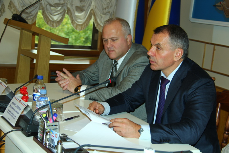 В крымском парламенте поздравили работников образования