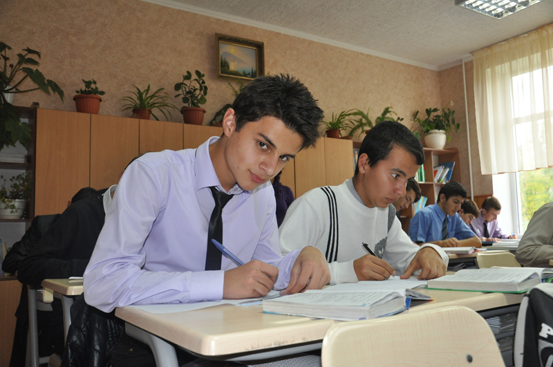 Глава Совмина посетил гимназию-интернат для одаренных детей в Бахчисарайском районе