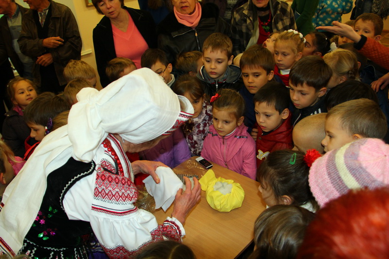 В Симферополь привезли волынскую вышивку