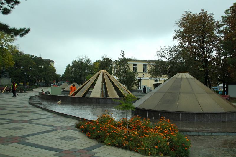 В Симферополе консервируют фонтаны на зиму