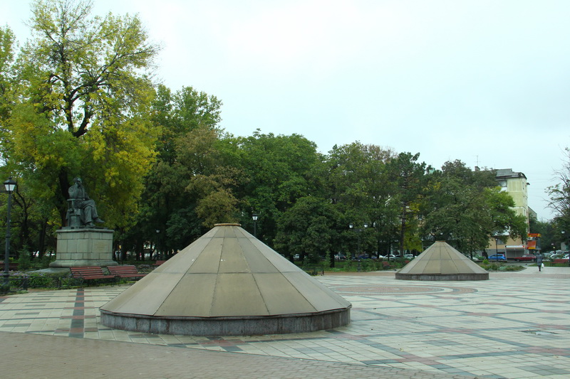 В Симферополе консервируют фонтаны на зиму