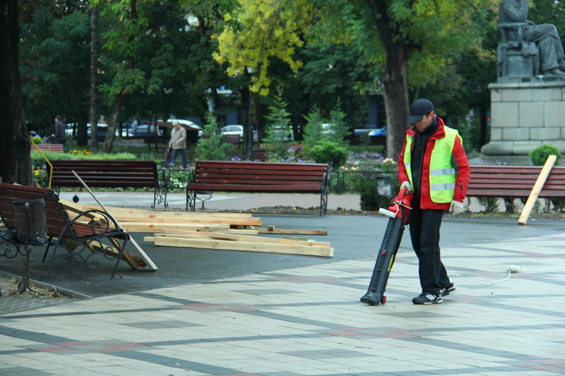 В Симферополе консервируют фонтаны на зиму